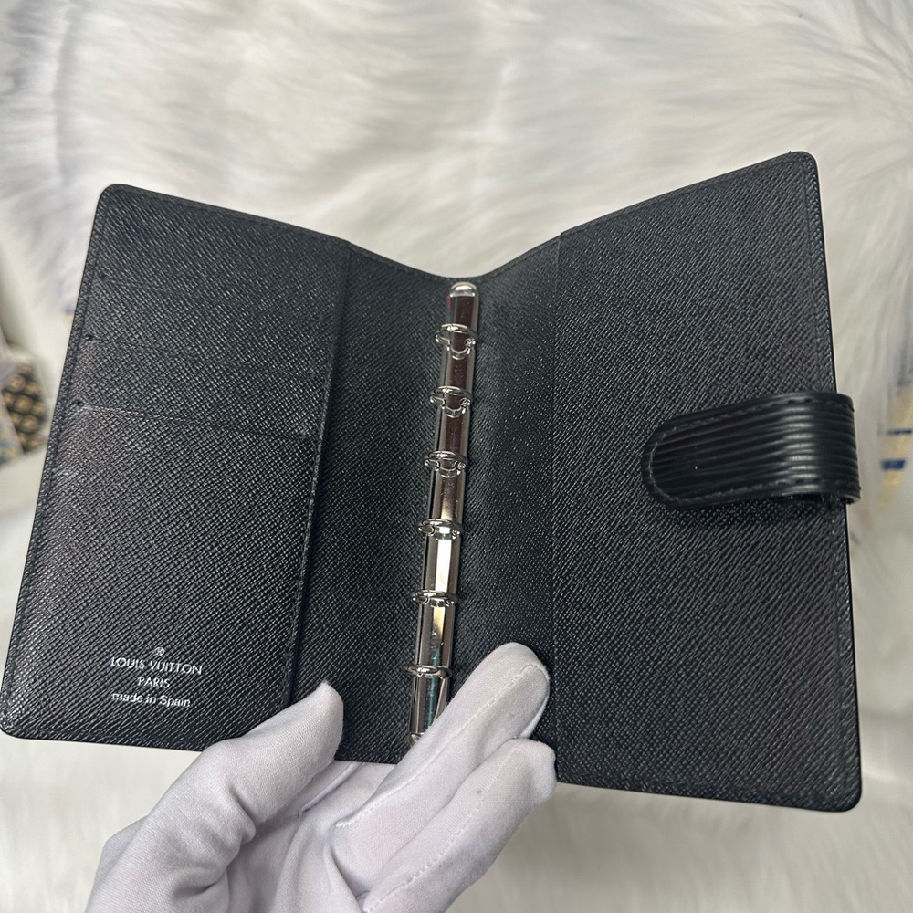 Louis Vuitton - Picture 11 of 17